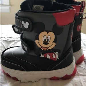 Mickey Mouse Snow boots toddler size 8, brand new.
